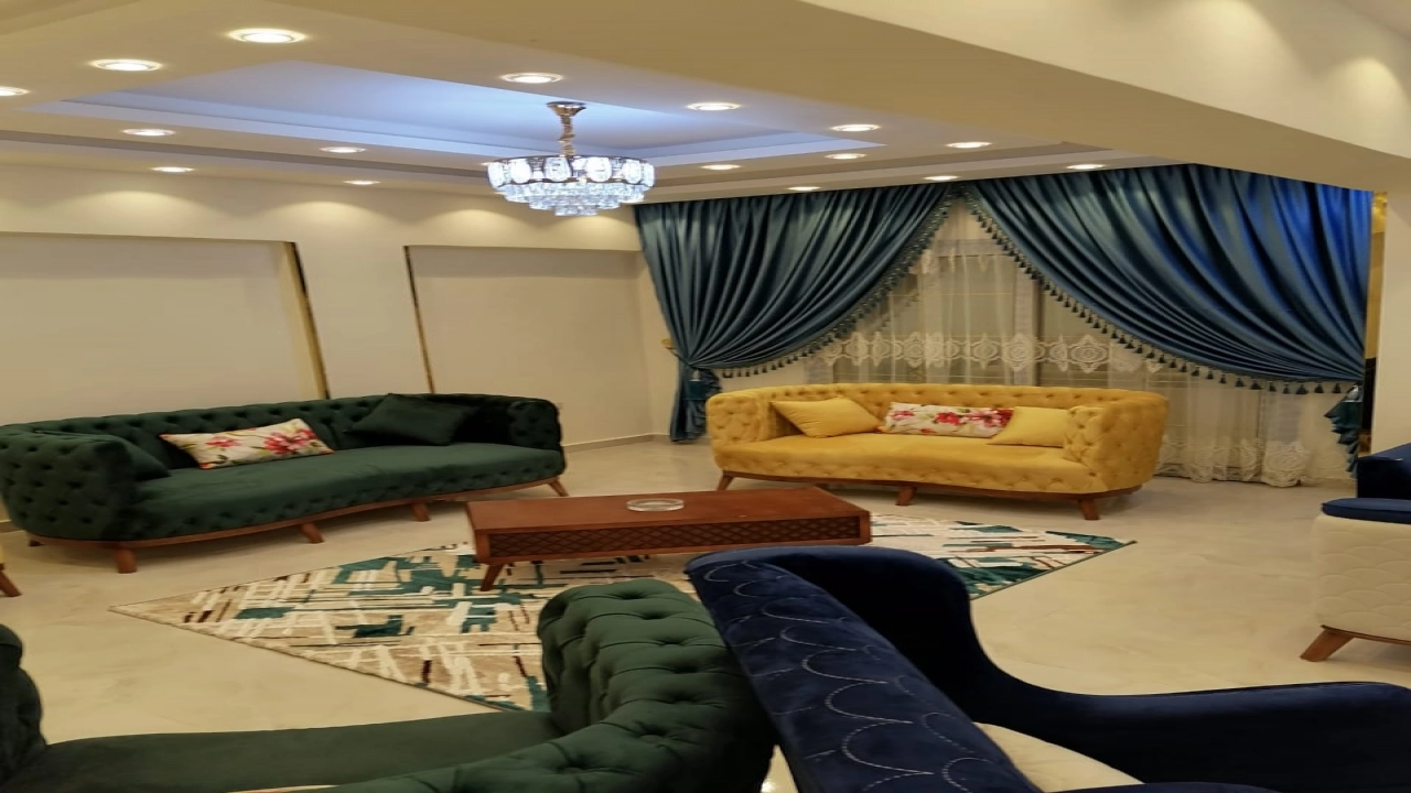 شقة  مفروشة للبيع مكونة من 3 غرف نوم و 2 حمام وريسبشن 3 قطع  ومطبخ