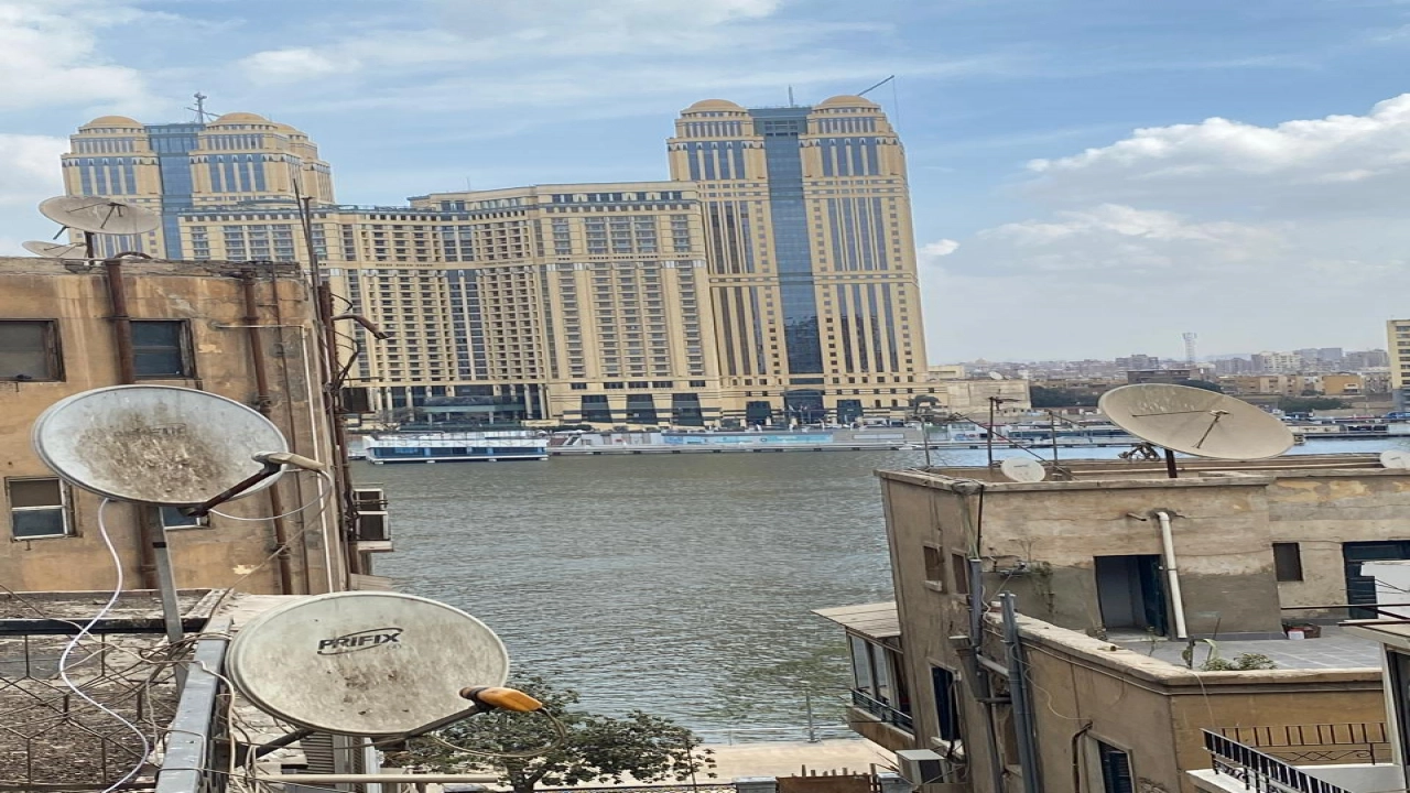 استديو مفروش للايجار بارقي مكان في الزمالك  اطلالة علي النيل قريب من كل الخدمات