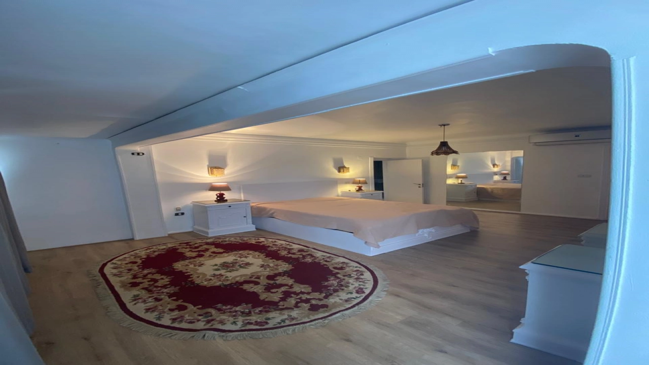 استديو مفروش للايجار بارقي مكان في الزمالك  اطلالة علي النيل قريب من كل الخدمات