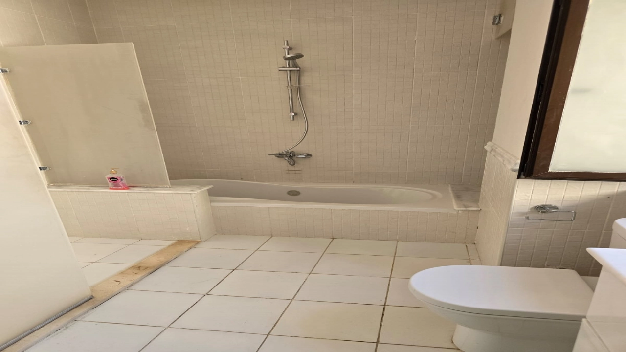 فيلا للايجار في مراسي بلانكا 4 غرف