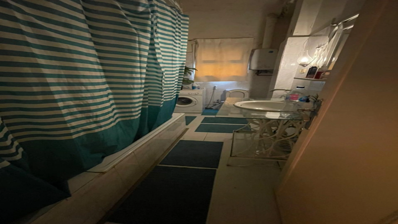 شقة مفروشة للايجار مكونة من 2 غرفة نوم وريسبشن وحمام قريبة من كل الخدمات في حي مميز بالزمالك