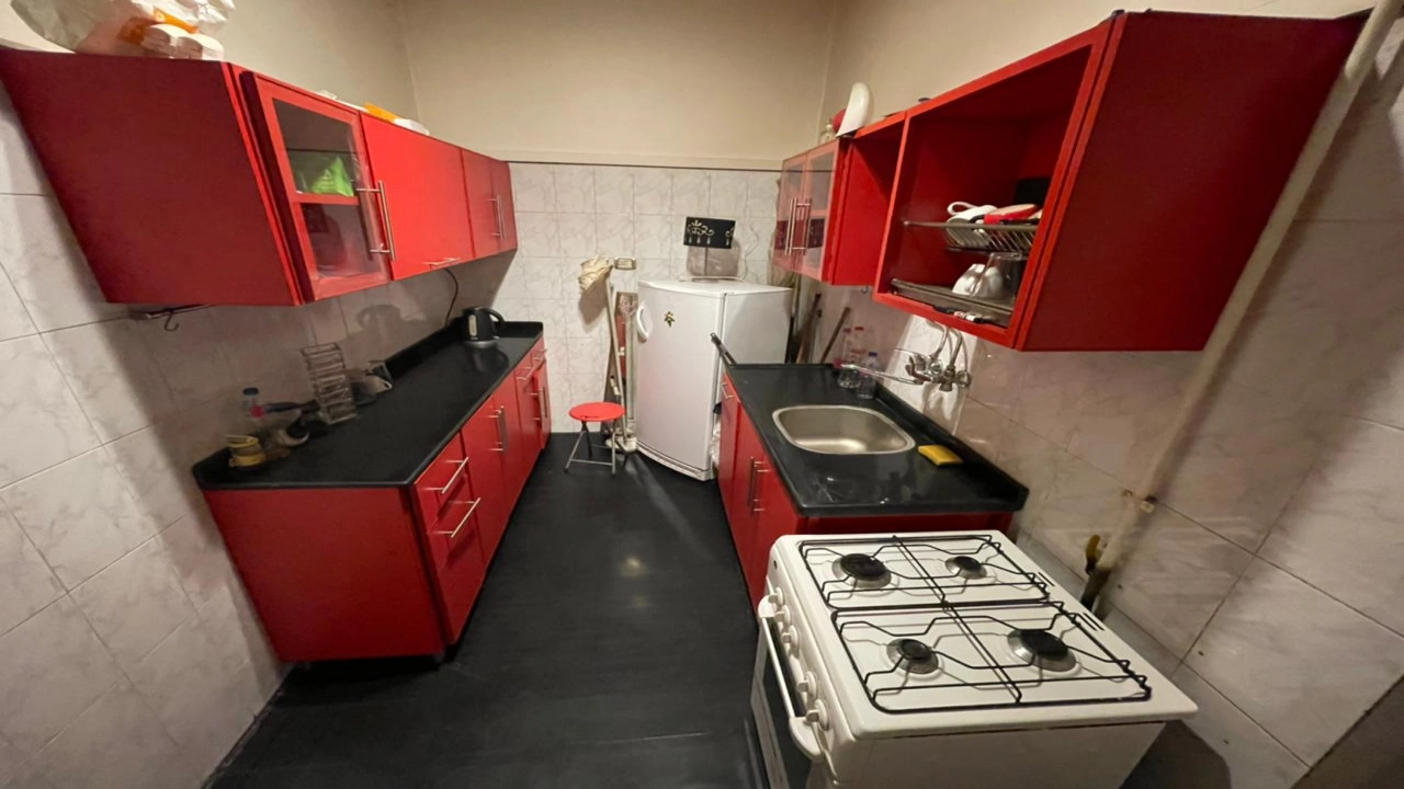 شقة مفروشة للايجار مكونة من 2 غرفة نوم وريسبشن وحمام قريبة من كل الخدمات في حي مميز بالزمالك