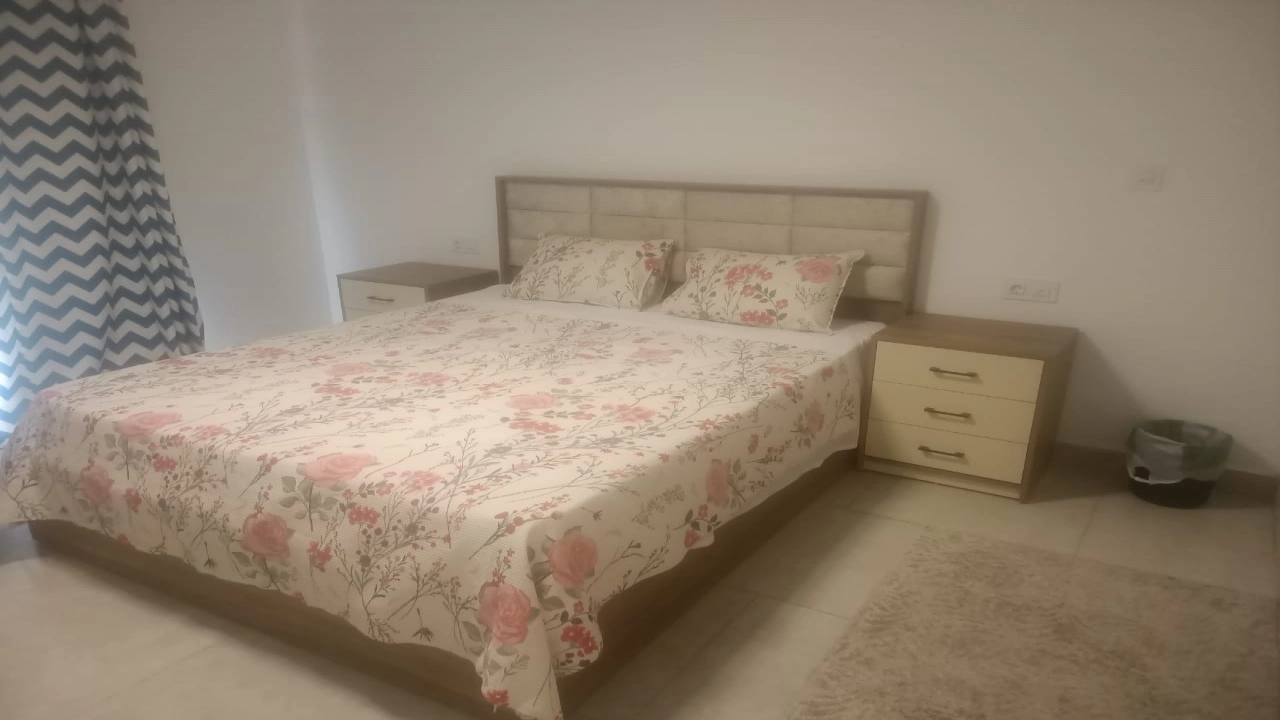 شاليه للايجار في مراسي جريك ارضي بجاردن 2 غرفه