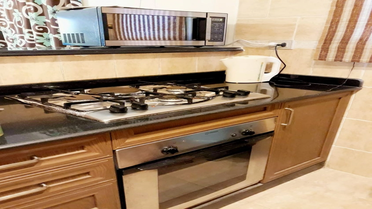 شاليه للايجار بقريه مينا غرفتين