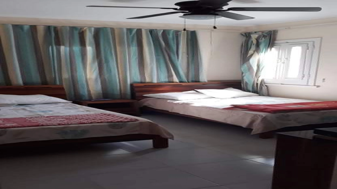 شاليه للايجار بقريه مينا غرفتين