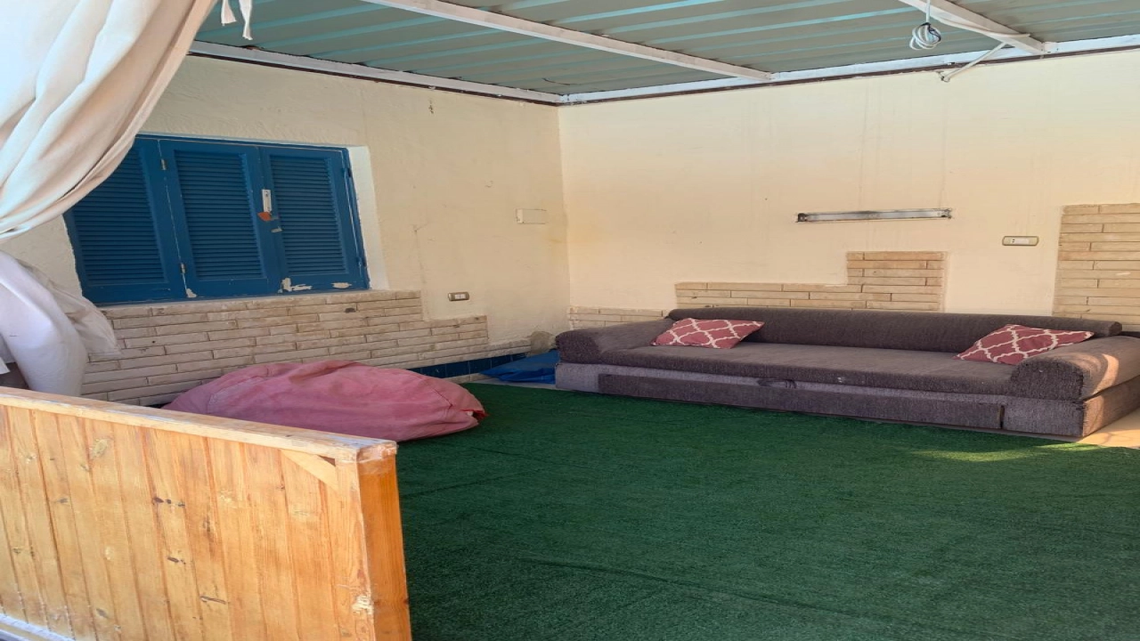 شاليه للايجار في قريه مينا4 3 غرف ارضي بجاردن