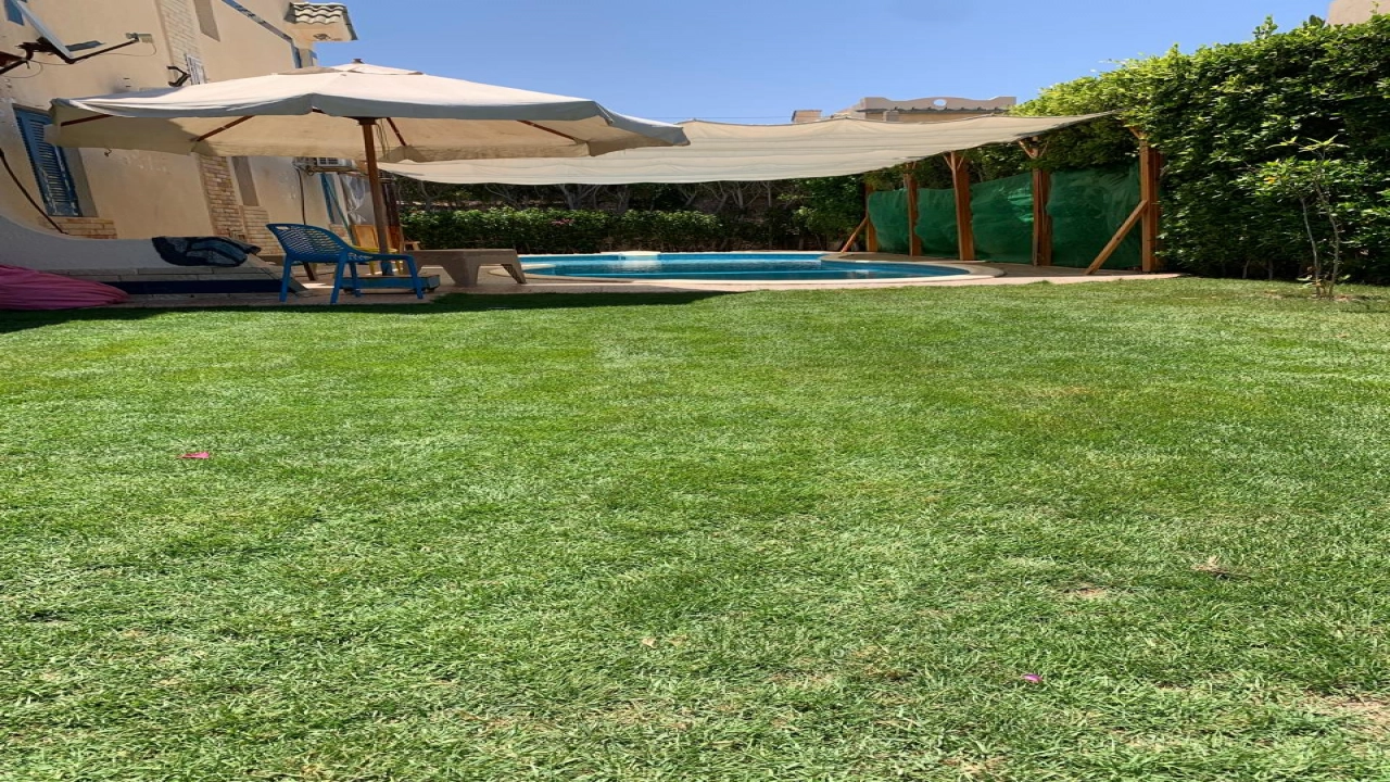 شاليه للايجار في قريه مينا4 3 غرف ارضي بجاردن