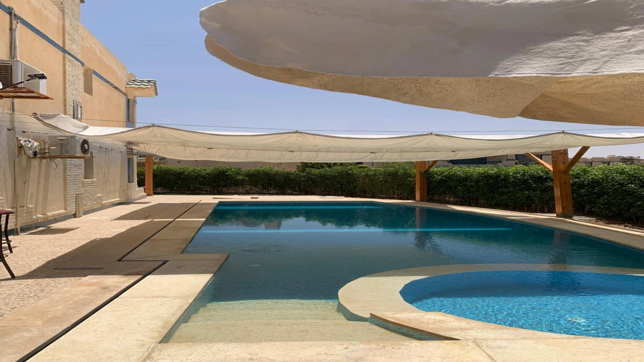 شاليه للايجار في قريه مينا4 3 غرف ارضي بجاردن