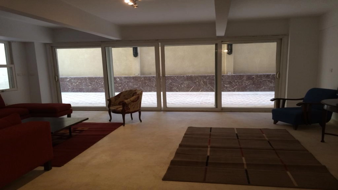 شقة قانون جديد للإيجار تصلح إداري أو سكني - دور أرضي مدخل خاص