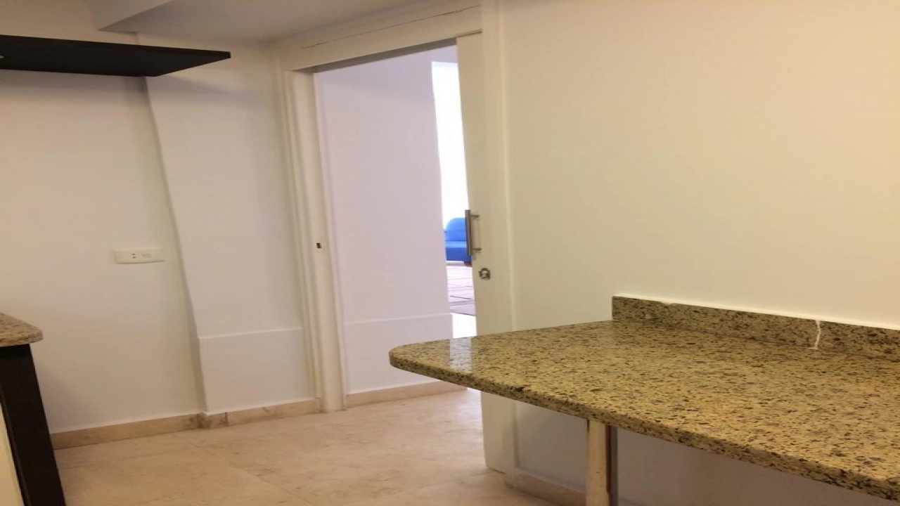 شقة قانون جديد للإيجار تصلح إداري أو سكني - دور أرضي مدخل خاص