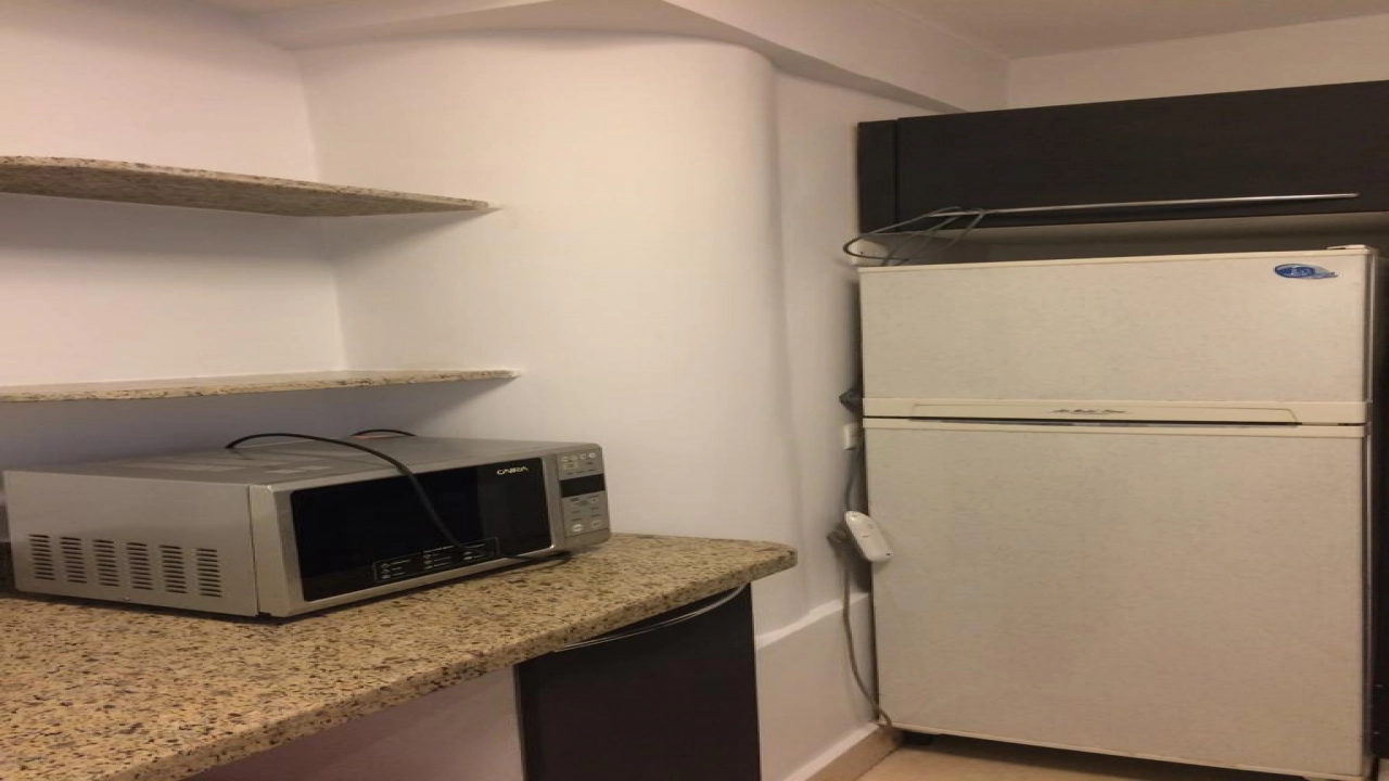 شقة قانون جديد للإيجار تصلح إداري أو سكني - دور أرضي مدخل خاص