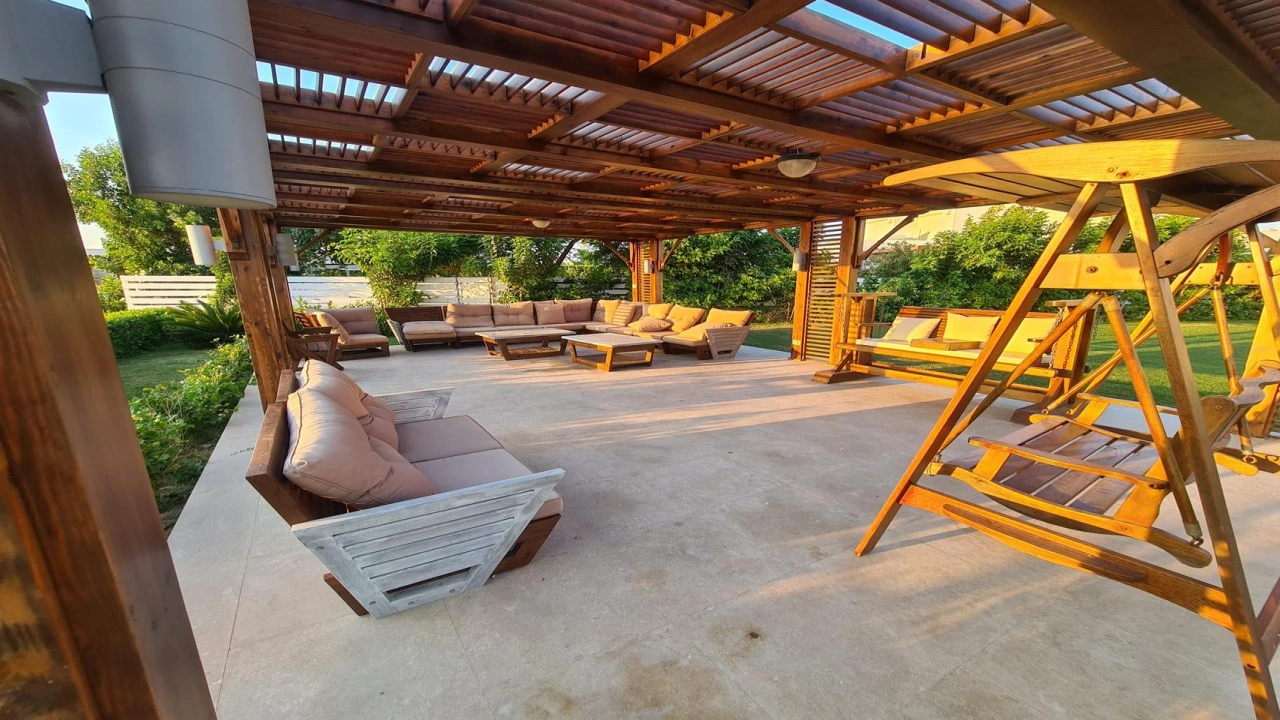 فيلا للايجار صف اول لاجون 5 غرف في هاسيندا باي