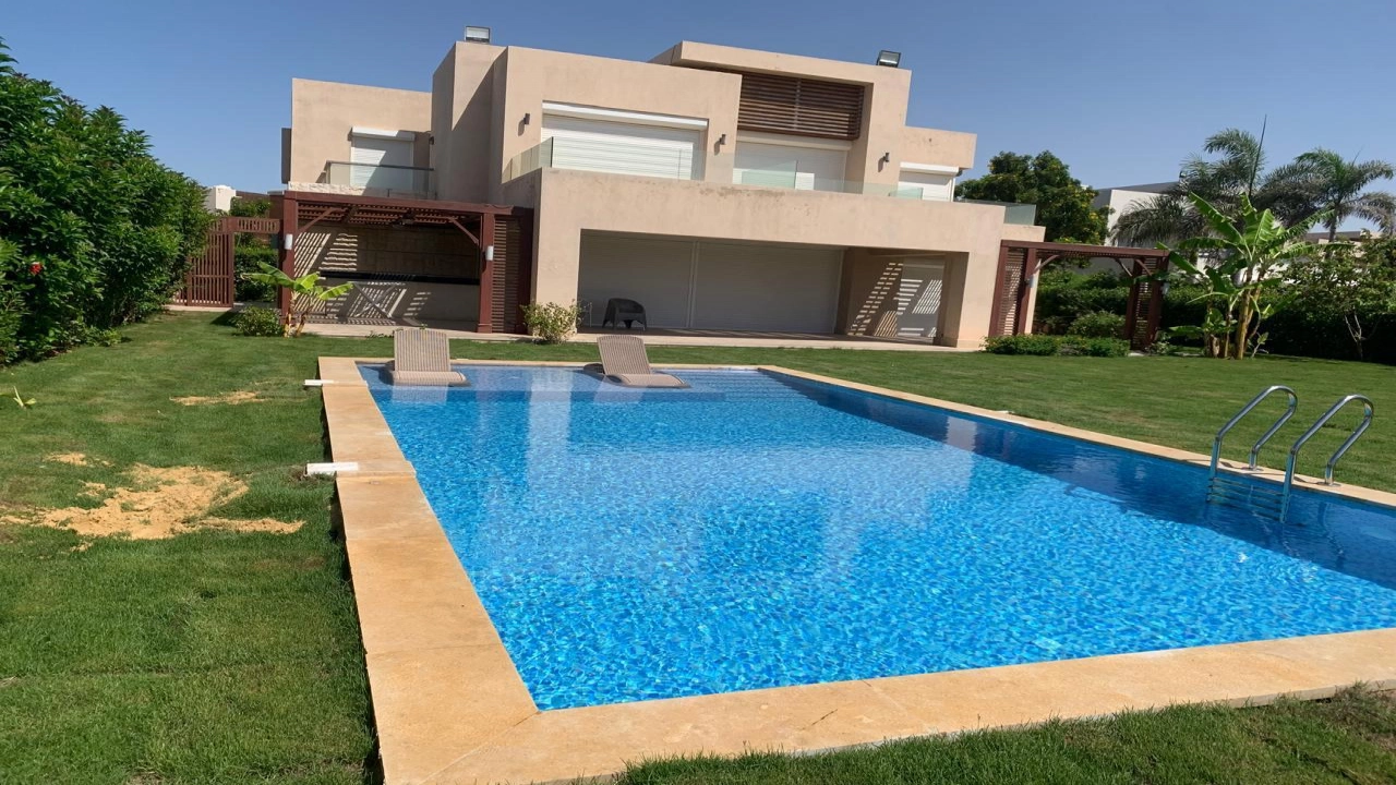 فيلا للايجار صف اول لاجون 5 غرف في هاسيندا باي