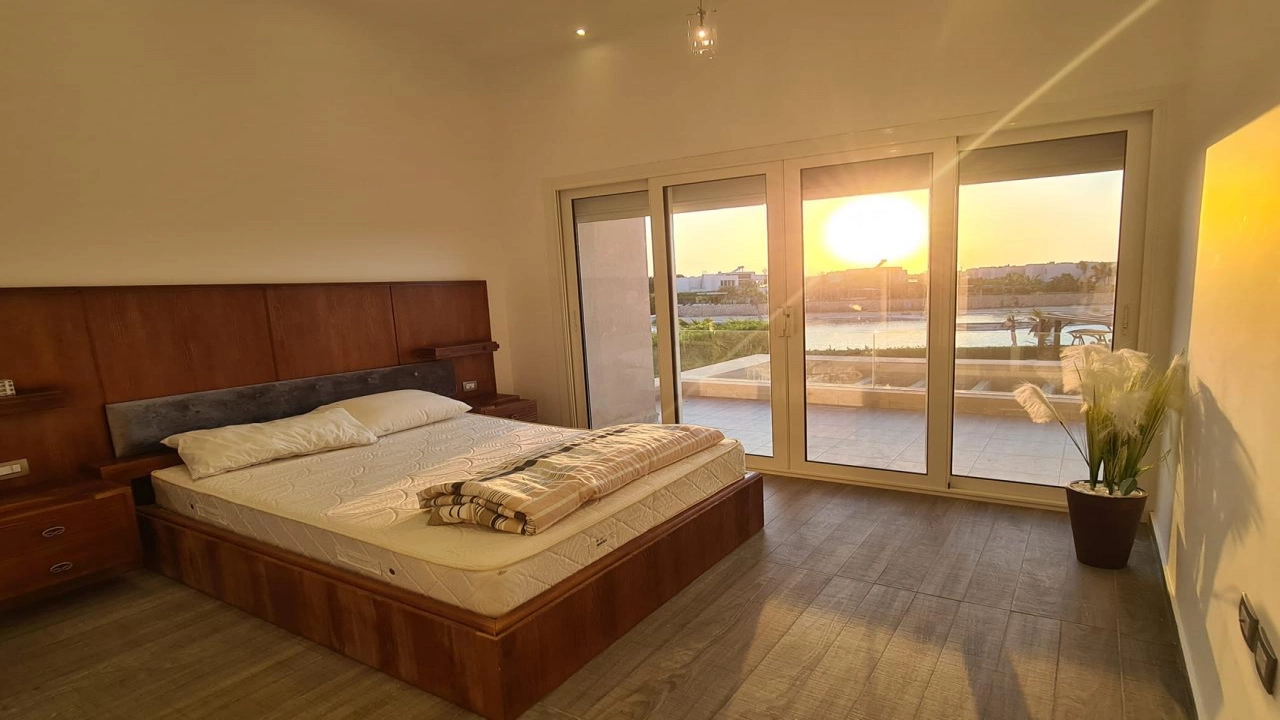 فيلا للايجار صف اول لاجون 5 غرف في هاسيندا باي