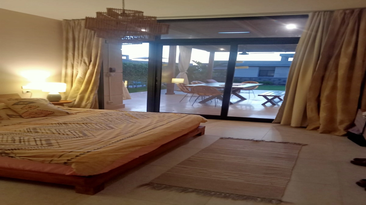 شاليه للايجار في صوان ليك راس الحكمه ارضي بجاردن 3 غرف