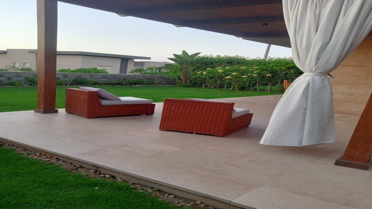 شاليه للايجار في صوان ليك راس الحكمه ارضي بجاردن 3 غرف