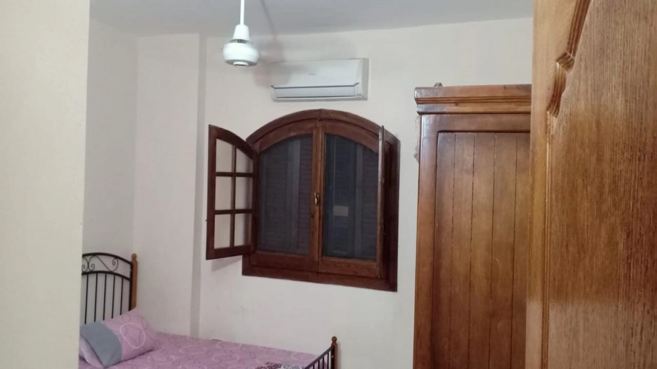 شاليه للايجار في قريه اللوتس الساحل الشمالي الدور الارضي غرفتين