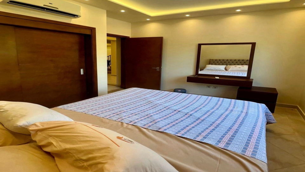 شاليه للايجار ارضي بجاردن في مراسي فيرونا 4 غرف