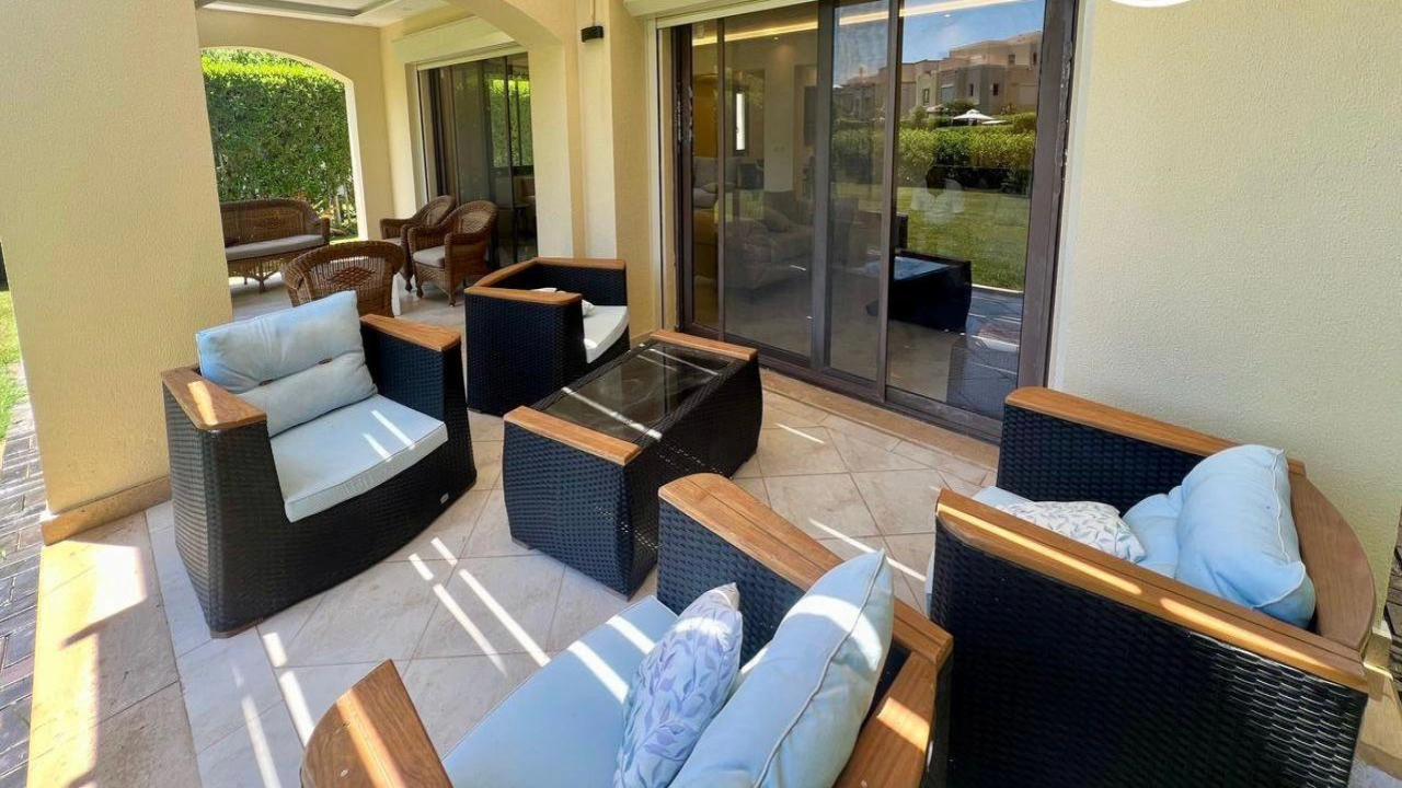 شاليه للايجار ارضي بجاردن في مراسي فيرونا 4 غرف