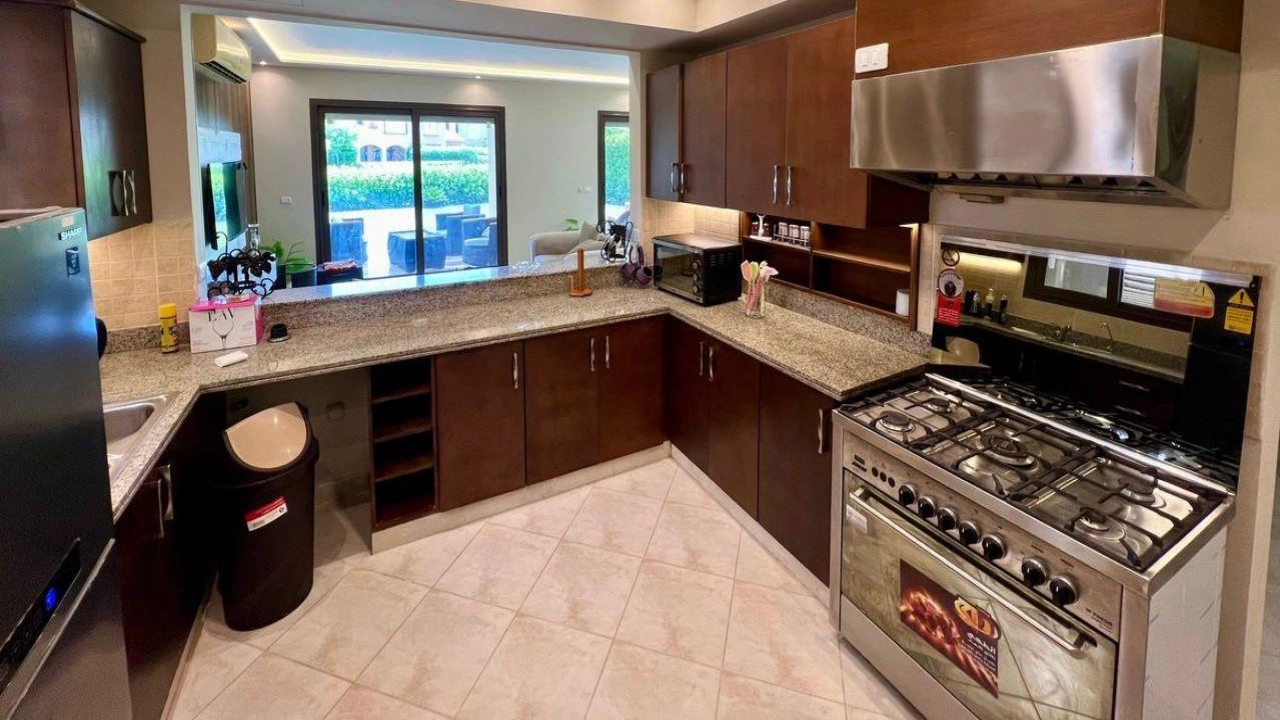 شاليه للايجار ارضي بجاردن في مراسي فيرونا 4 غرف