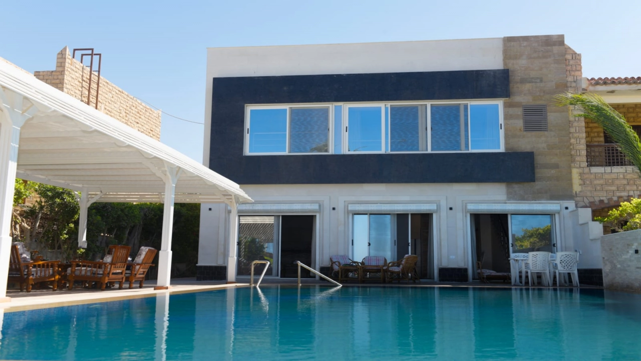 فيلا للايجارفى مارينا 2(الساحل الشمالى)