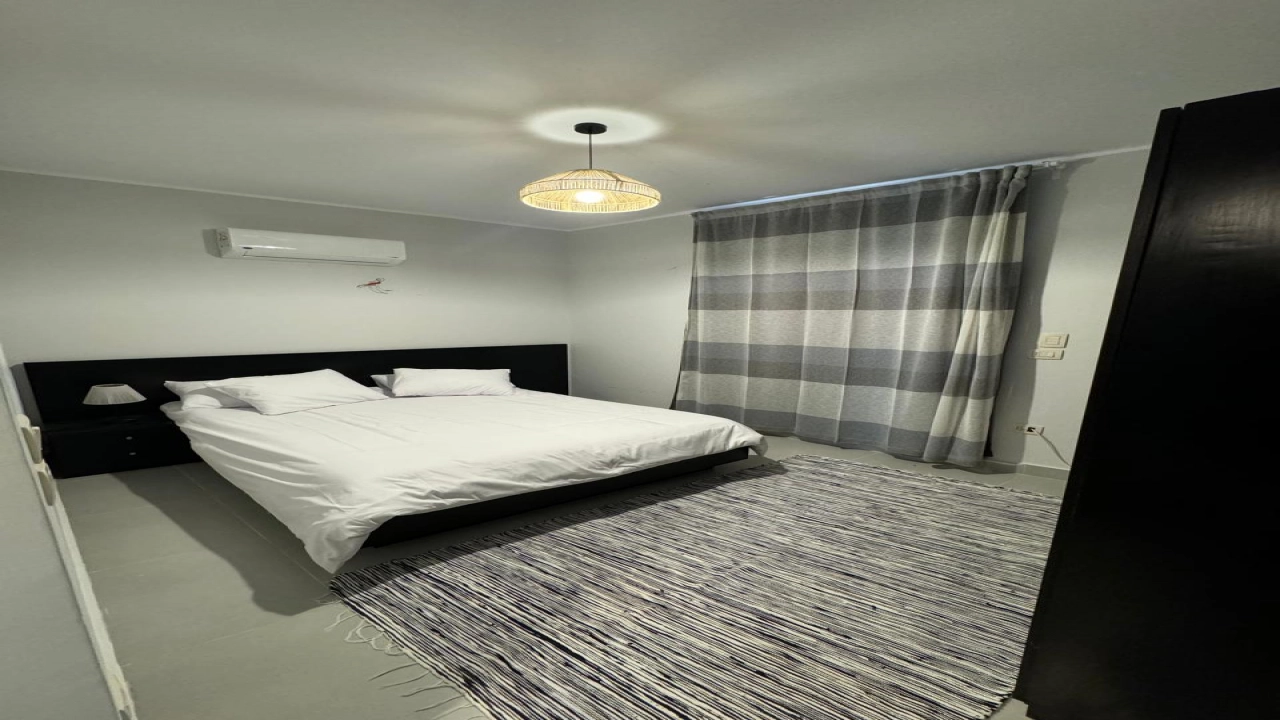 شاليه مميز ارضي بجنينه بماونتن فيو الساحل الشمالي 3 غرف