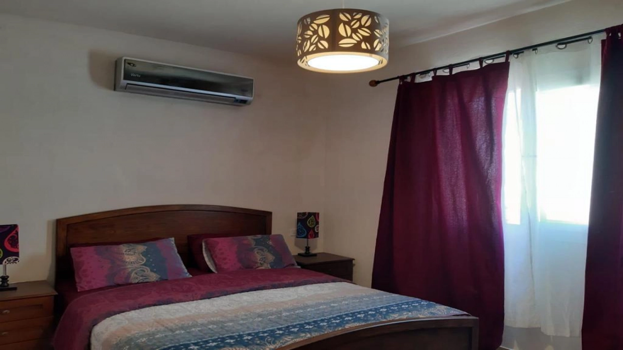 شايه للايجار في ماونتن فيو دور ارضي 3غرف