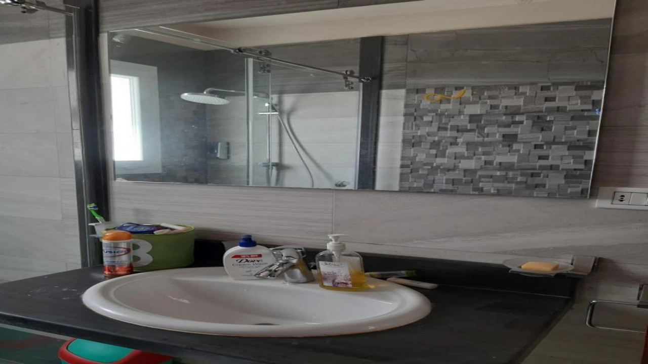 شايه للايجار في ماونتن فيو دور ارضي 3غرف