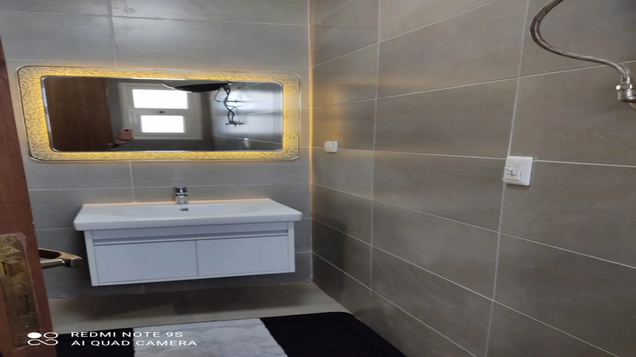 دوبلكس للايجار في قرية امواج ارضي 3 غرف