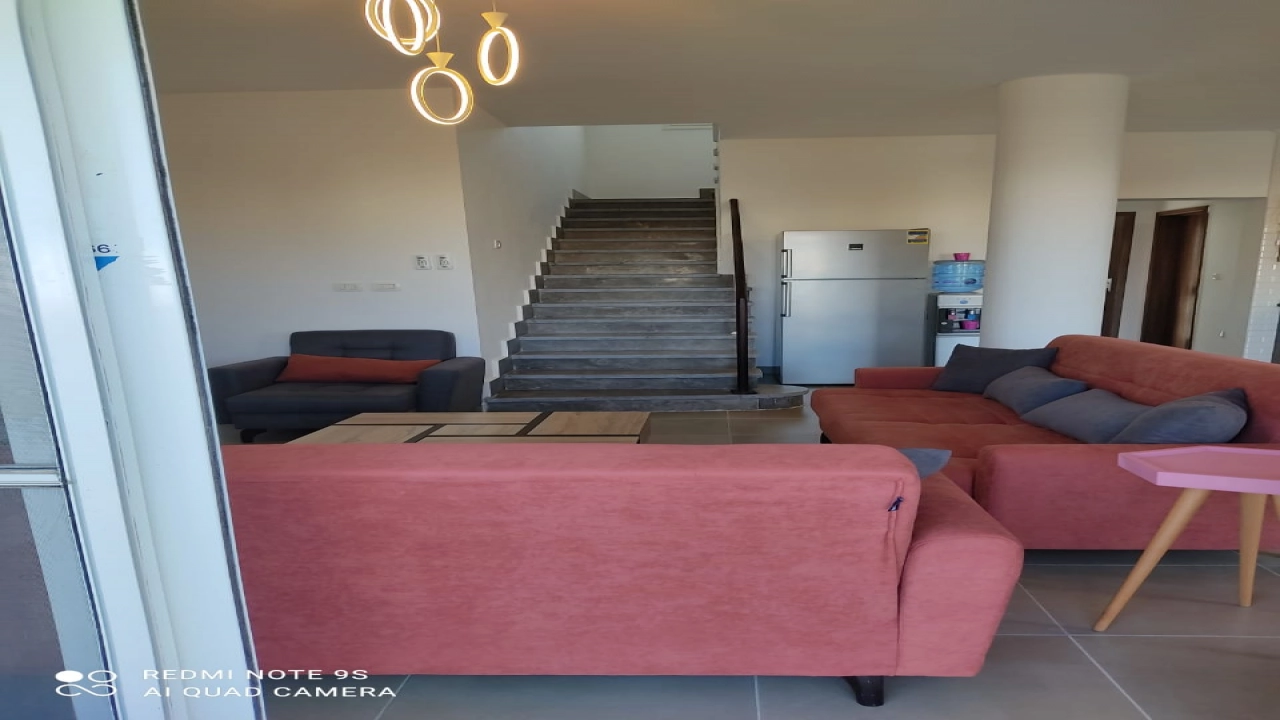 دوبلكس للايجار في قرية امواج ارضي 3 غرف