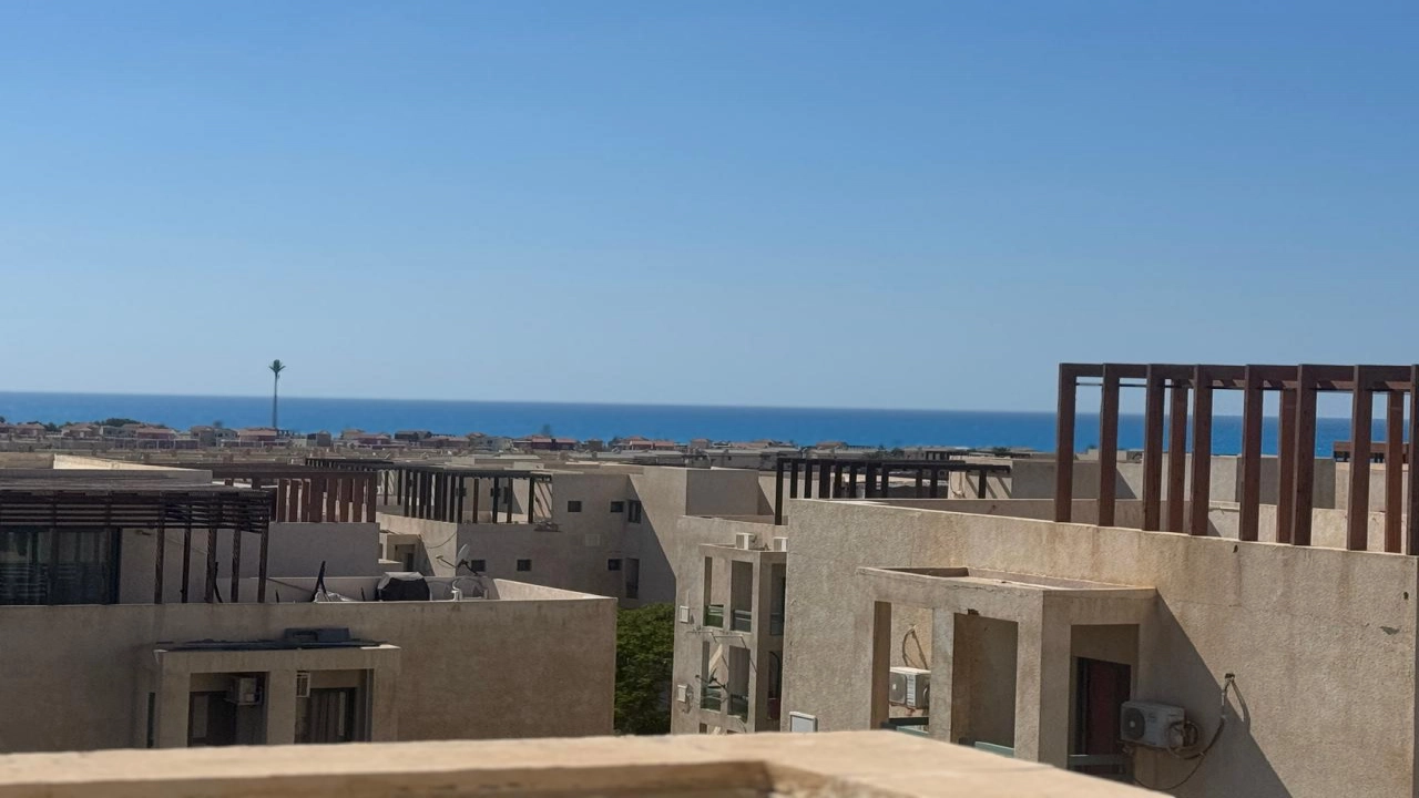 شاليه علوي بروف للبيع في قريه مينا 4 مكون من 3غرف