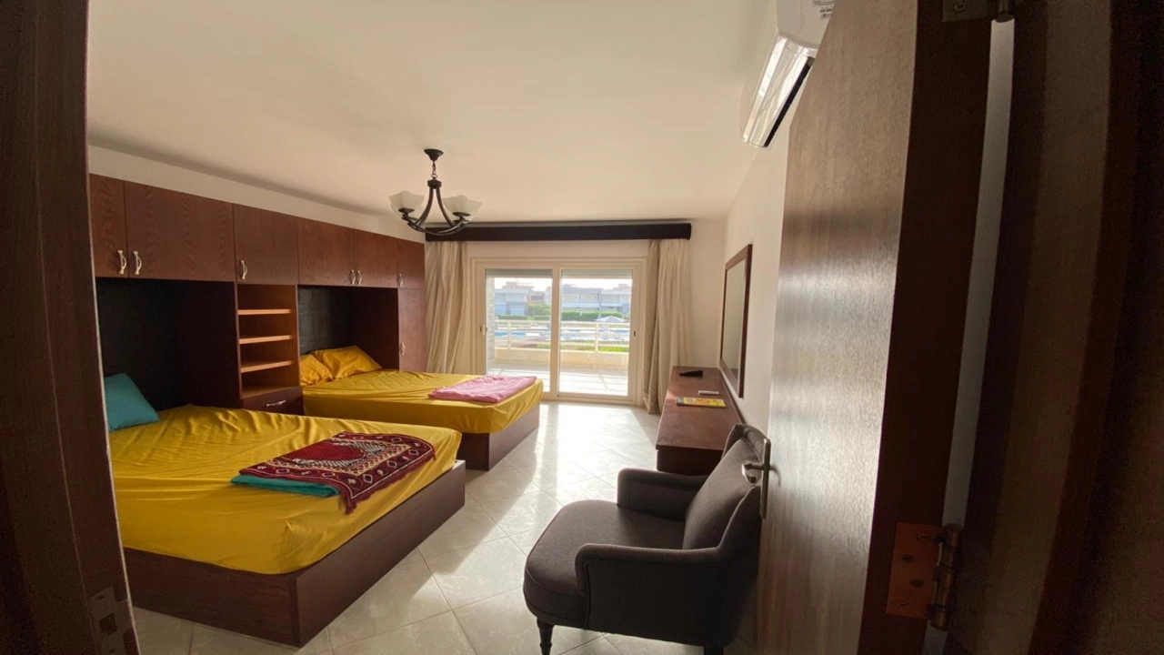 توين هاوس للايجار في امواج 5غرف