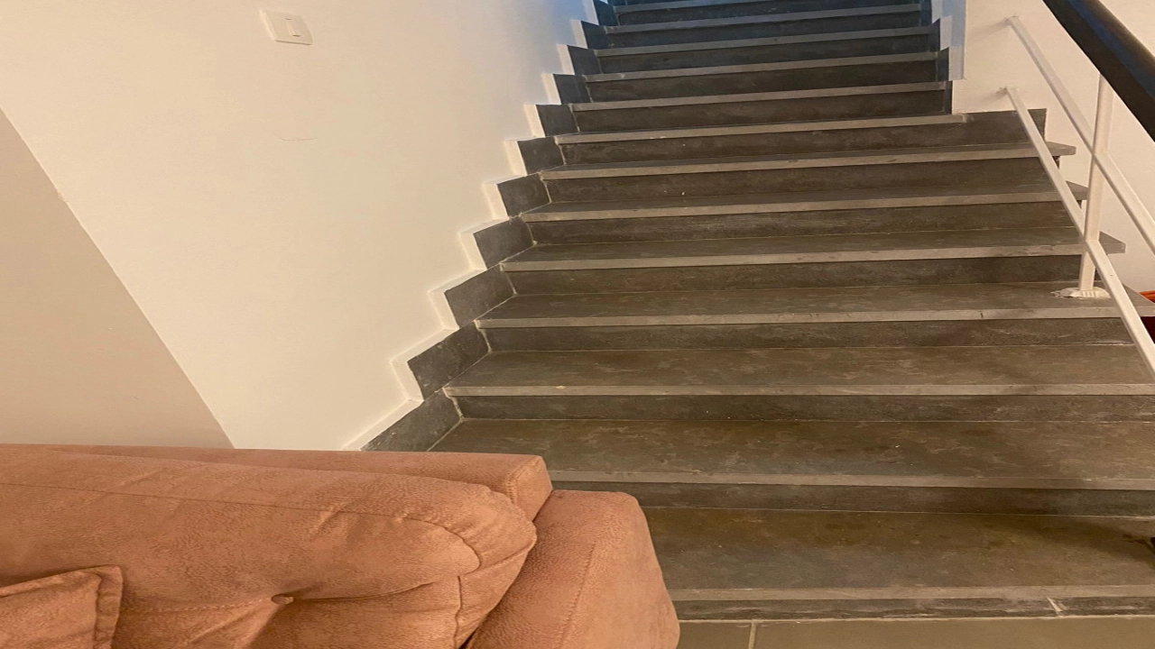 للبيع دوبلكس 3 غرف ارضي واول  قرية أمواج