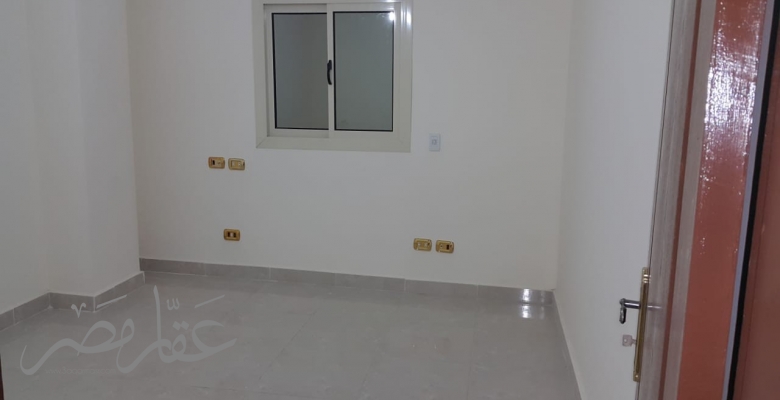 شقة تصلح سكنى او ادارى بموقع حيوى بالسادس من اكتوبر