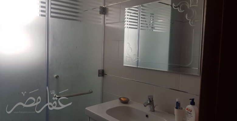 شاليه بجنينة وحمام سباحة بموقع متميز جدا بامواج سيدى عبد الرحمن