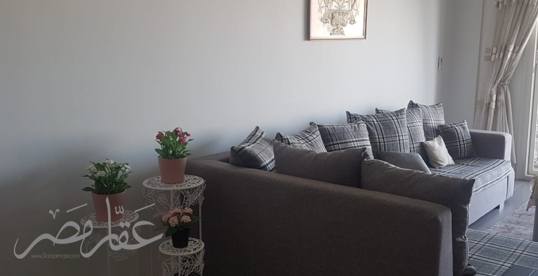 شاليه بجنينة وحمام سباحة بموقع متميز جدا بامواج سيدى عبد الرحمن