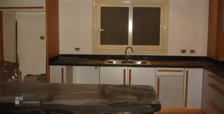 Unfurnished Apartment for rent 300.00 M2 in Cairo, Maadi