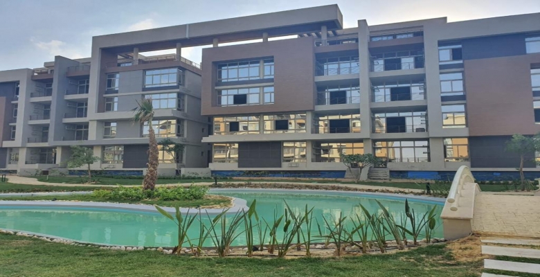 شقة استلام فورى بكمبوند  بالشروق وبالتقسيط