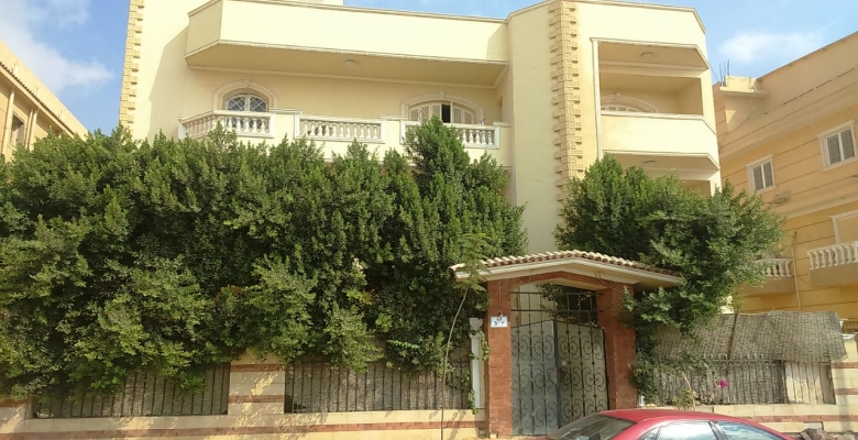 شقة بالعبور بمنطقة الحي السادس