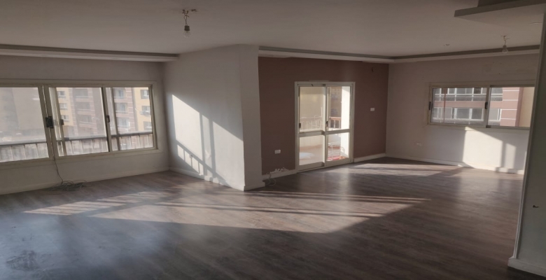 فرصة شقة بموقع متميز بامتداد الامل