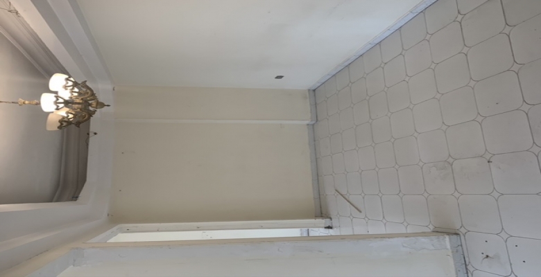 فرصه حقيقية بأرقي موقع بالكوربه خلف الاتحادية بالأول فوق الأرضي ١٧٠ م٢ مسجله بحصه بالارض بحريه ٣ مقفول و ريسبشن ٣ قطع