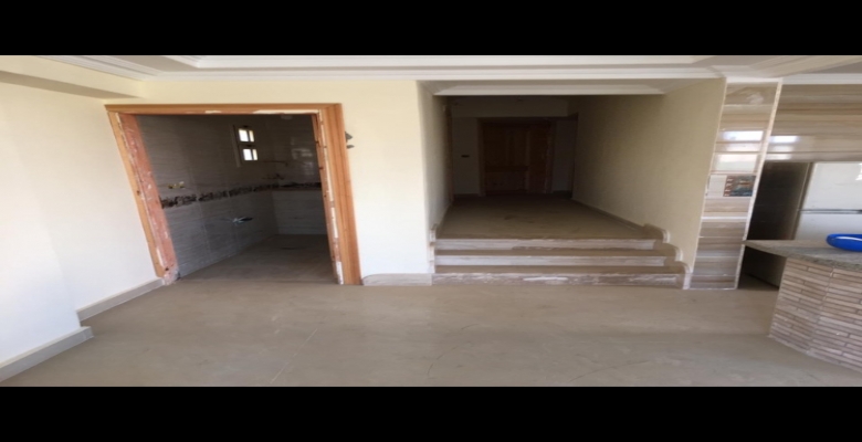 شقتين للبيع في كمبوند جاردينيا الشمس علي الشارع الرئيسي