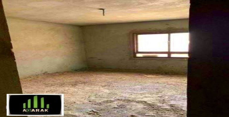 للبيع شقه ١٧٢ م دور ثاني ب اسانسير بكمبوند حي الاشجار نصف تشطيب