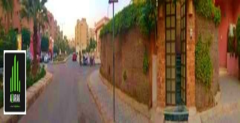 بكمبوند حي الاشجار.. 135 م شقه ٣ غرف ٣ حمام ريسبشن ٣ قطع / دور ارضي بحديقه بالمطبخ ( امريكان بالرخام )