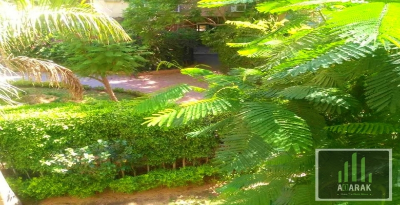 شقه 135 م بكمبوند حي الاشجار تشطيب الشركه بالدور الاول للبيع تتكون من ٣ غرف نوم و ٢ حمام ورسبشن ٢ قطعه ومطبخ وبلكونه كبيرة في مكان رائع داخل الكومباوند يتميز بالامان والهدوء بكومباوند حي الاشجار امام دريم بارك ودريم لاند علي طريق الواحات مباشر وقريب من مو