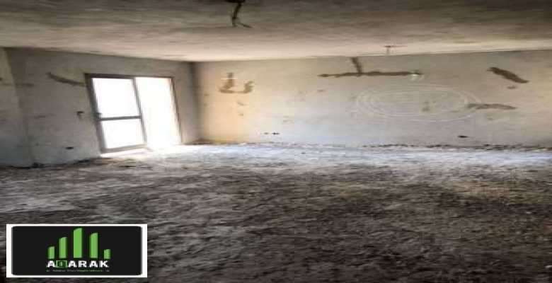 بحي الاشجار للبيع بينت هاوس ٢٠٢م٢ + روف ٧٥ م نصف تشطيب على المحارة بلدور الخامس والعمارة يوجد بها أسانسير وجراج أسفل العمارة به مكان ملك الوحدة مخصص لها بالإضافة الى أماكن باركينج حول المبنى الوحدة تتكون من مستويين المستوى الأول به ريسيبشن كبير يكفى ٣ قطع