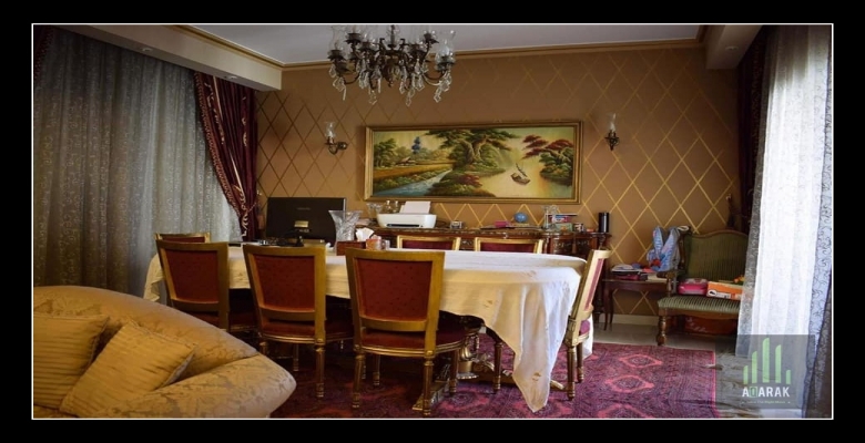 للبيع شقة مساحة ٢٣٤ متر حي الاشجار ، ٣ دقائق من مول مصر ، رسيبشن كبير ٤ قطع ، ٣ نوم ( منهم ١ سويت مع ليفنج ( او دريسنج ) و حمام ، ١ بحمام و تراس و الثالثة غرفة بمخزن كبير ) ، حجرة خادمة ، مخزن كبير ، مطبخ كبير بمنشر كبير مطل علي الباركنج، حمام ضيوف ، بالد