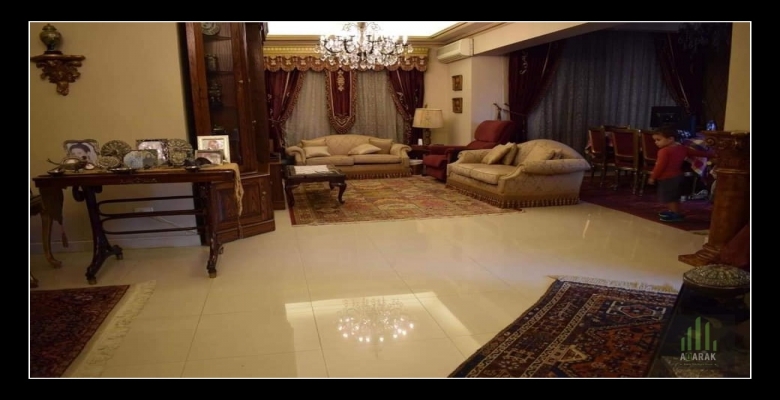 للبيع شقة مساحة ٢٣٤ متر حي الاشجار ، ٣ دقائق من مول مصر ، رسيبشن كبير ٤ قطع ، ٣ نوم ( منهم ١ سويت مع ليفنج ( او دريسنج ) و حمام ، ١ بحمام و تراس و الثالثة غرفة بمخزن كبير ) ، حجرة خادمة ، مخزن كبير ، مطبخ كبير بمنشر كبير مطل علي الباركنج، حمام ضيوف ، بالد