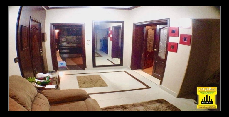 للبيع في كمبوند حي الأشجار شقة 209 متر دور ثاني 3 غرف نوم + 3 حمام + ريسبشن 4 قطع + مطبخ كبير + غرفة خزين تشطيب سوبر لوكس إستلام فوري من المالك . كمبوند حي الأشجار أمام دريم بارك ودريم لاند وقريب جدا من جامعة زويل ومدينة الإنتاج الإعلامي ومول مصر وقريب من