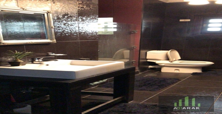 دوبلكس حي الاشجار ٢٧٠م حديقة ١٠٠م  افضل تشطيب سوبر سوبر لوكس.  كماليات: ٣ حمام (ضيوف، ماستر، علوي مشترك). ٣ غرف (معيشة، ماستر، عادي) غرفتين النوم مطلين على الحديقة. ٢ بلكونة في الماستر (١ نشر، ١ عالحديقة) يوجد Dressing Room بالماستر. ٢ جاكوزي بالحمامات ال